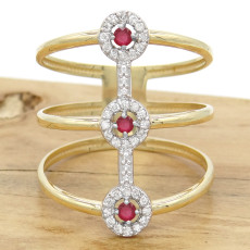 Anel  Aro Triplo com 3 Rubis Totalizando 15 Pontos e 36 Diamantes, em Ouro Amarelo 18 Kilates